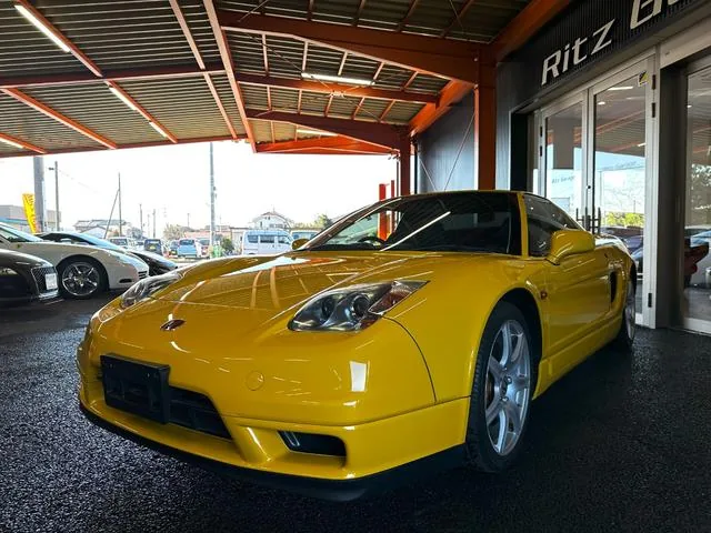 Honda NSX NA1 jaune de trois quarts avant