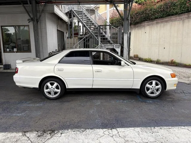 Toyota Chaser JZX100 Tourer V de trois quarts avant