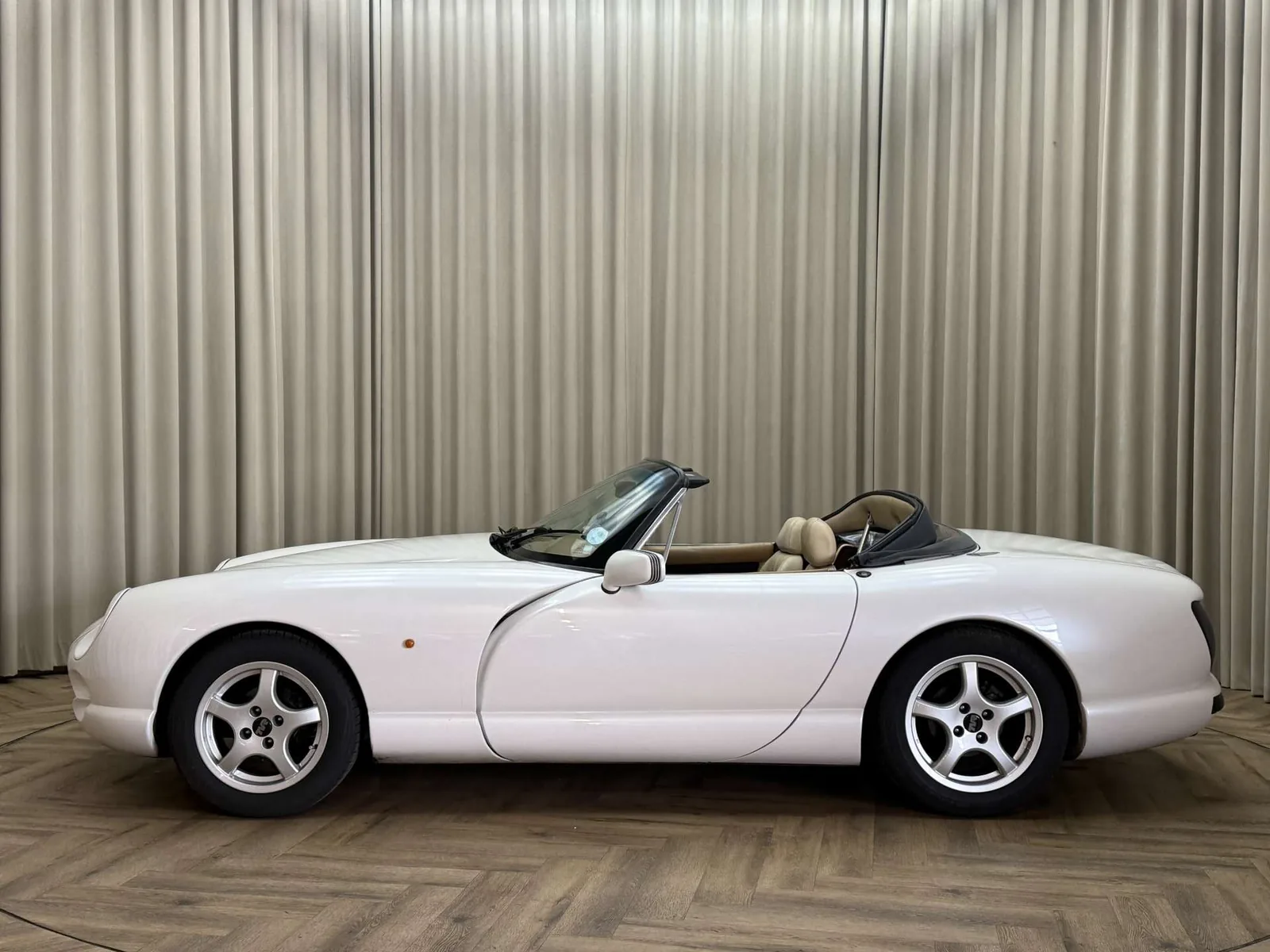 TVR Chimaera de trois quarts avant